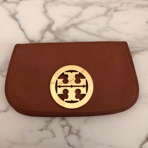 TAN TORY BURCH CLUTCH
